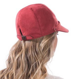 Gorra Módelo Mika color rojo burdeos.2