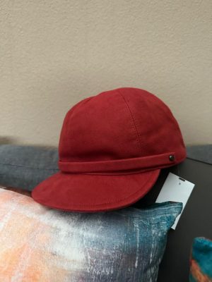 Gorra Módelo Mika color rojo burdeos.3